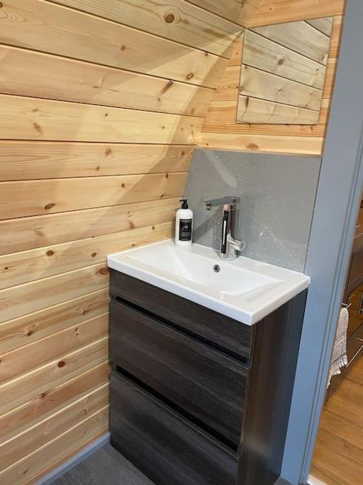 Bonny Wee Snug - Pod In Spean Bridgeアパートメント エクステリア 写真