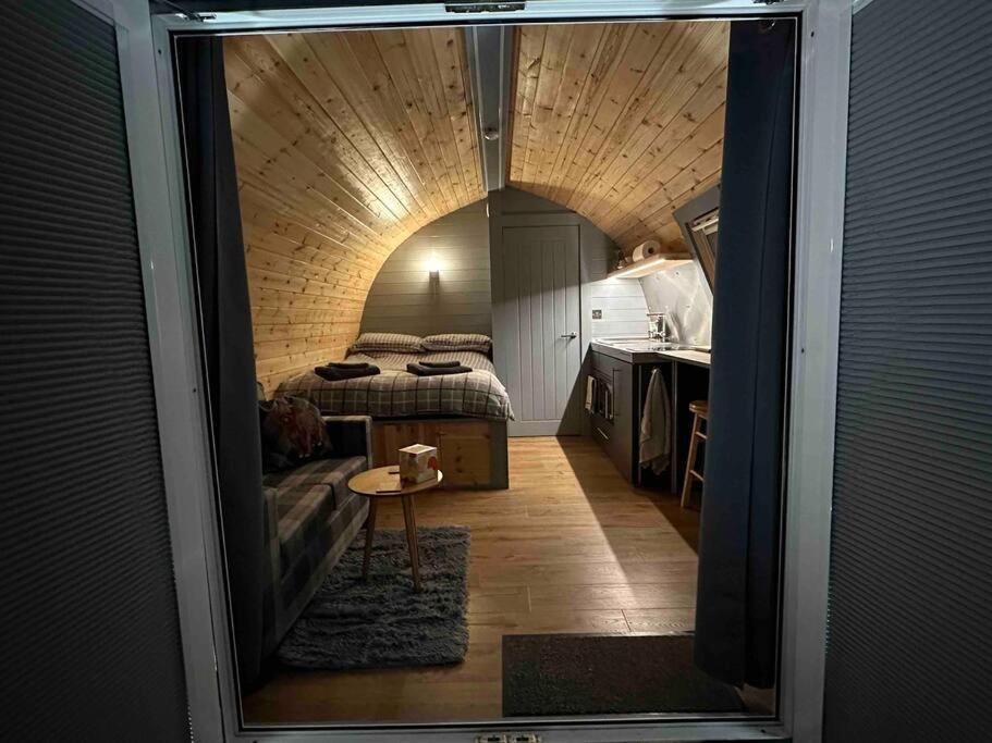 Bonny Wee Snug - Pod In Spean Bridgeアパートメント エクステリア 写真